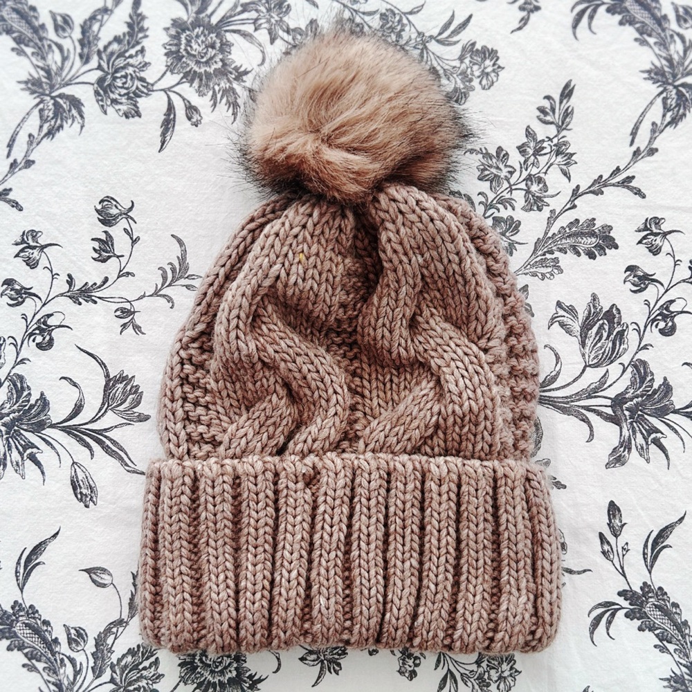 H&M Women’s Taupe Cable Knit Pom Pom Beanie, New W/o Tags